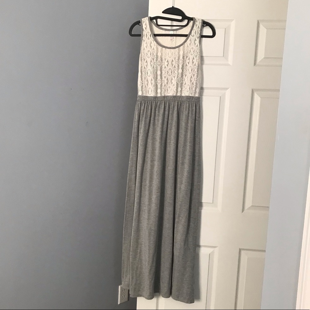EUC Xhiliration Maxi Dress • Size M